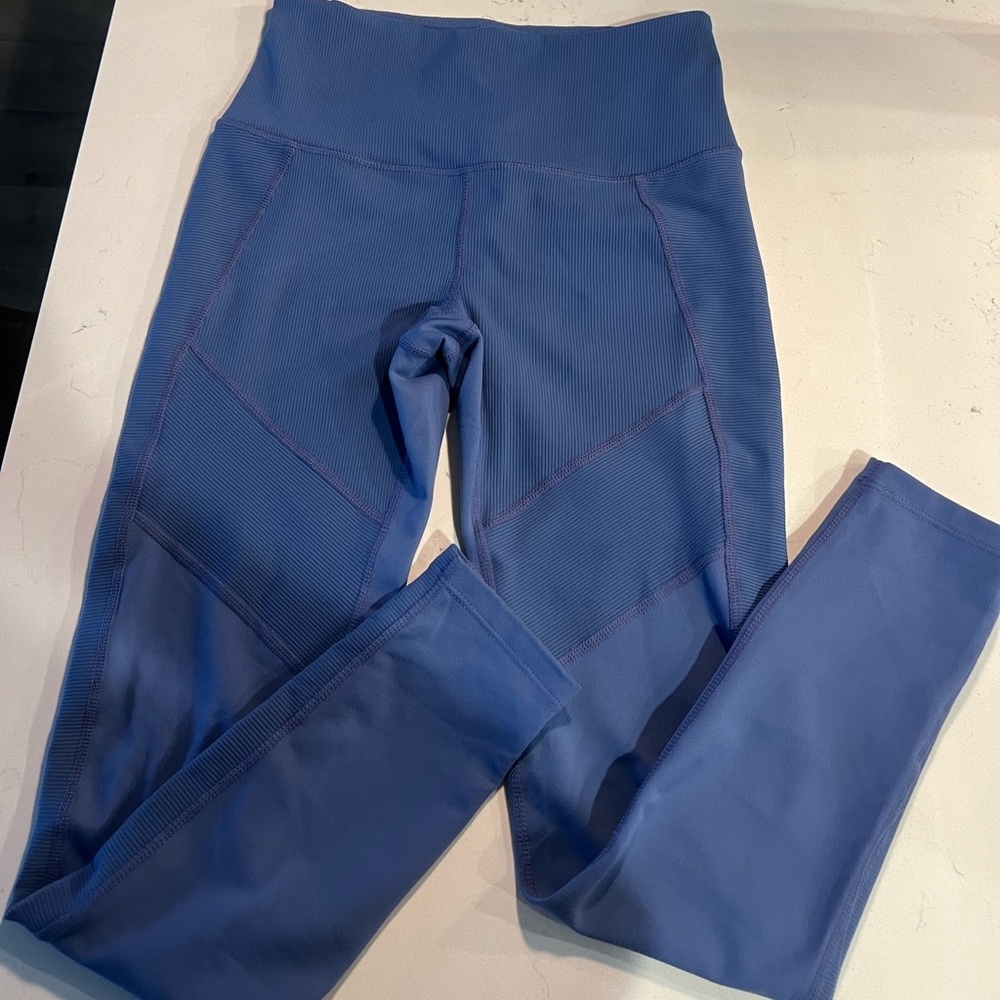 Moto ribbed high waist ankle leggings.